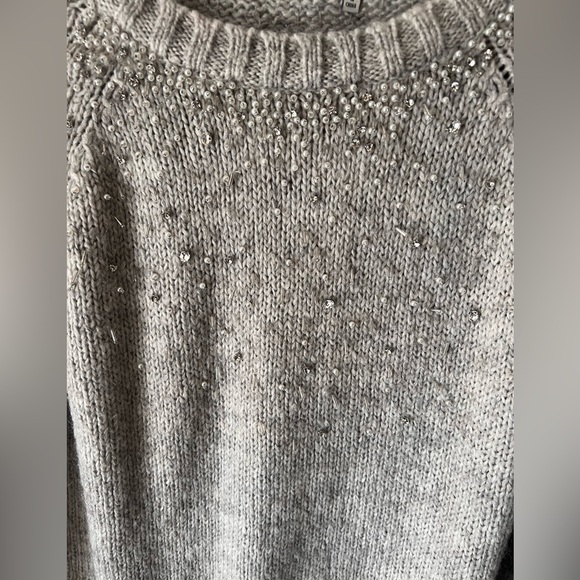 Rhinestone and Pearl grey sweater from super dry size large - Picture 4 of 5